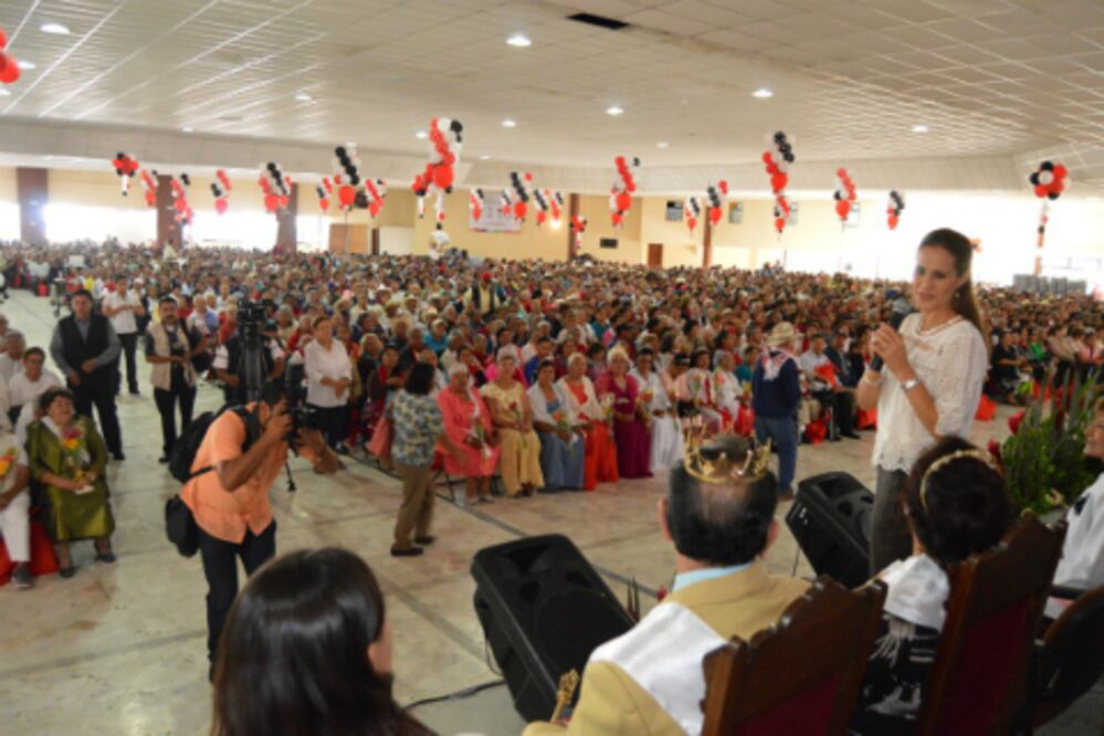 DIF reconoce a los adultos mayoresde la entidad