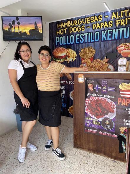 Andrea y Flor, un amor que nació en Facebook y que unió a Querétaro con Perú