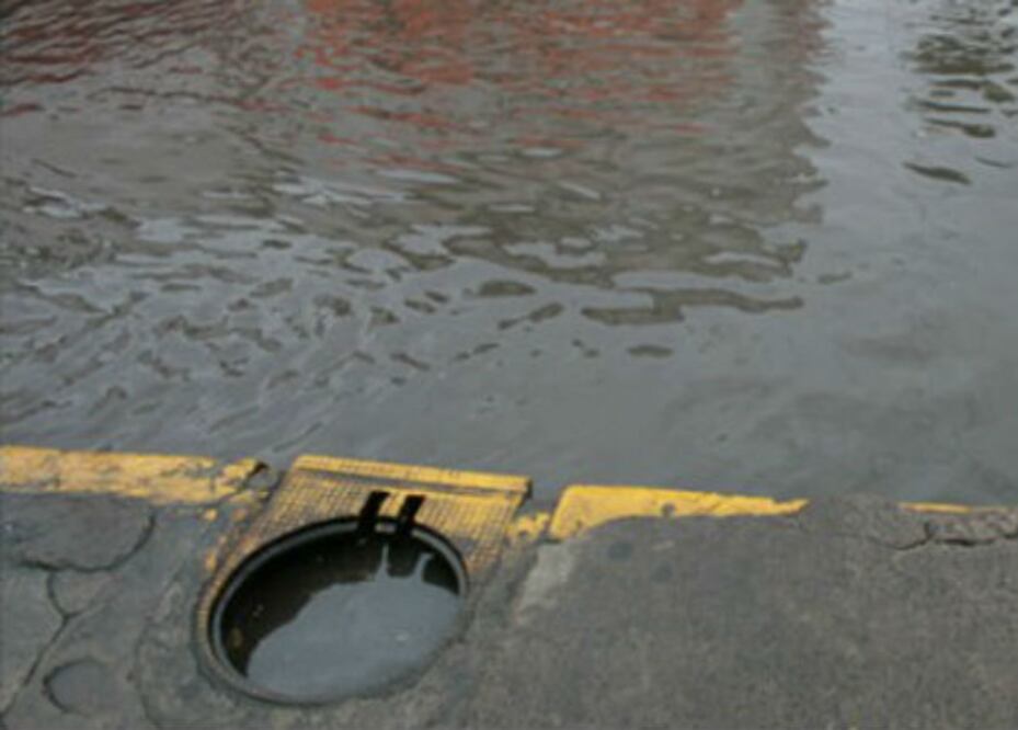 Realizan acciones de desazolve en mercados