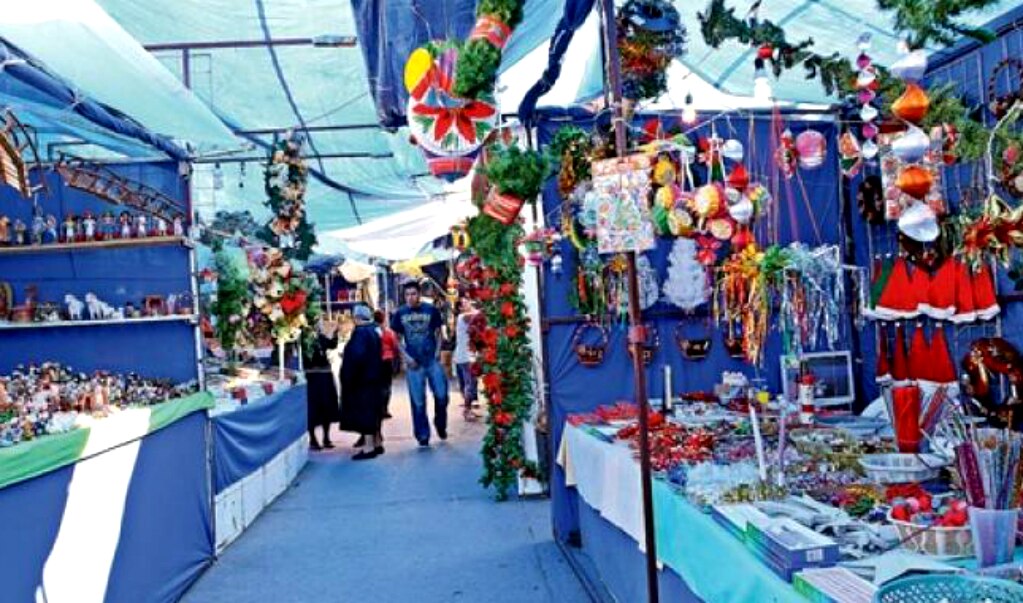 Se preparan tianguistas navideños