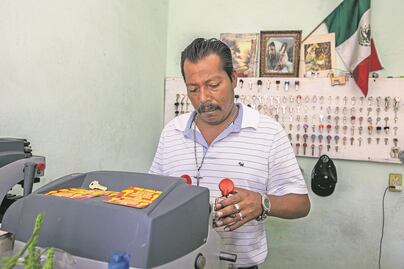 No dejes de comprarles; las obras de Paseo 5 de Febrero ya afectan la economía de comerciantes