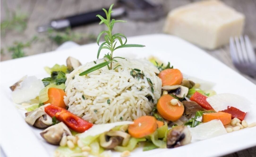 El arroz blanco contiene más calorías que el arroz integral / Foto: Pixabay