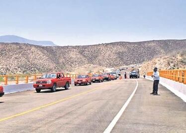  Entregan obra vial en la Sierra 