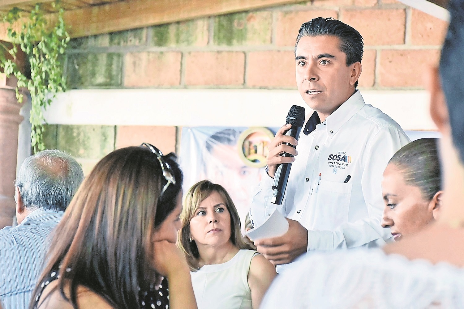 Sosa integra a morenista Heldiza Gutiérrez a su campaña