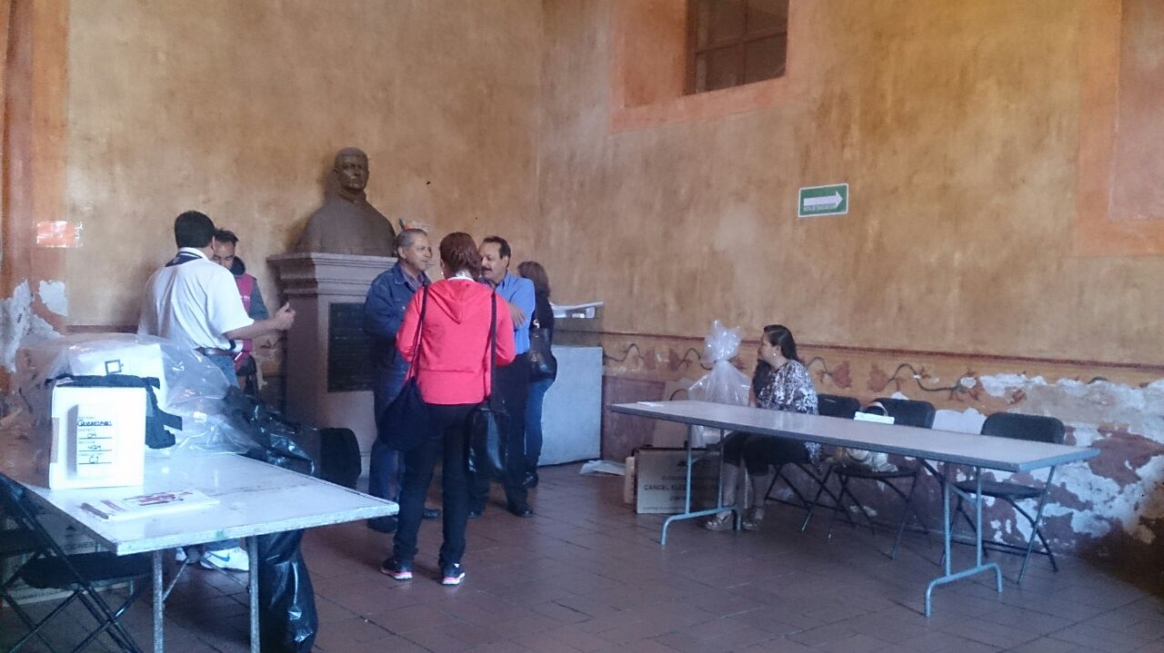 Falta de funcionarios evita emisión de votos