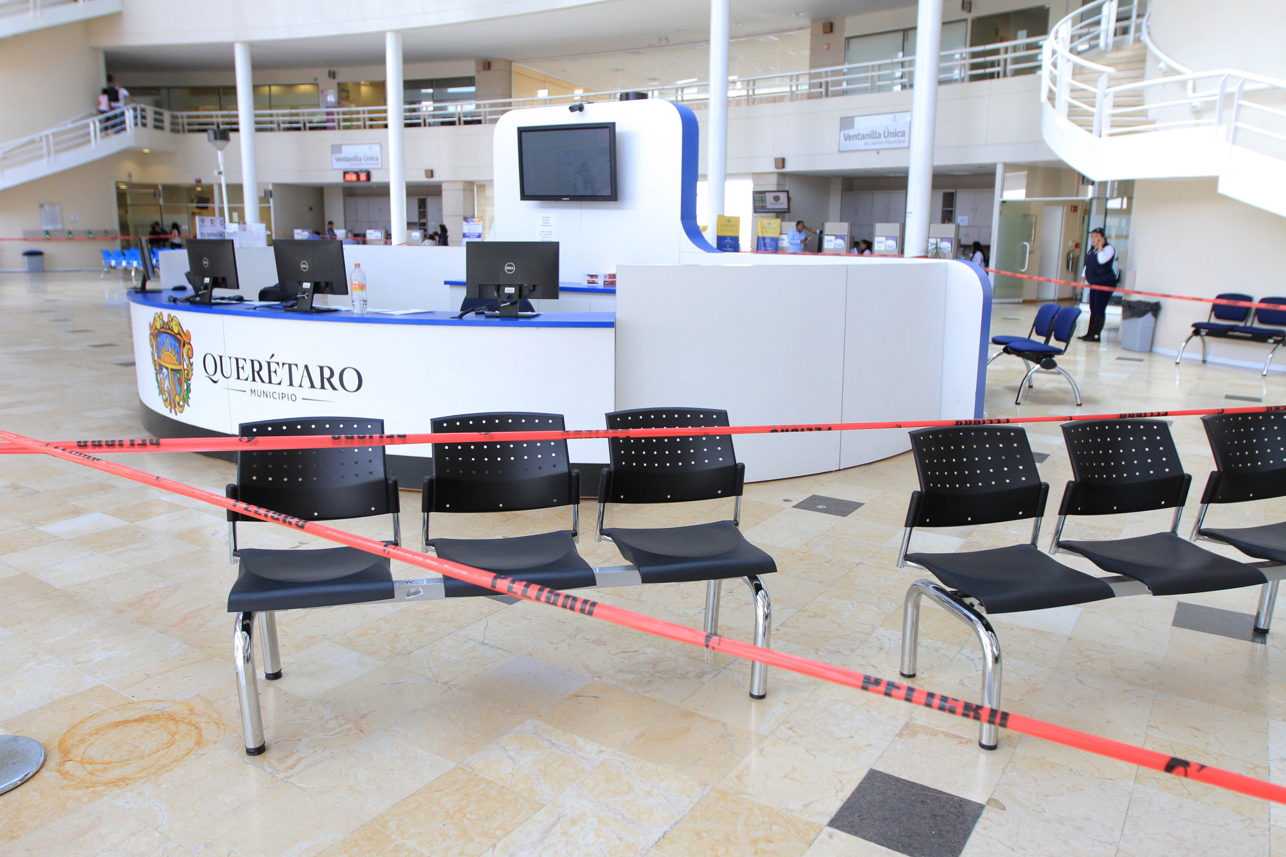 Con afectaciones, barda perimetral de la Alameda