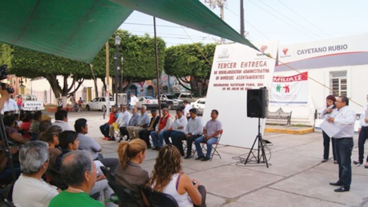 Busca UAQ regularizar colonias 