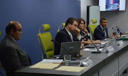 Presentan libro sobre democracia incluyente