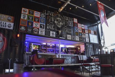 “Black Dog House”, casa del country rock