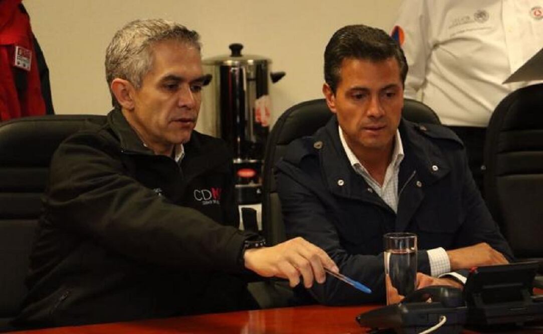 Jefe de gobierno de la CDMX, Miguel Ángel Mancera y el presidente de la República, Enrique Peña Nieto (Foto: Especial)