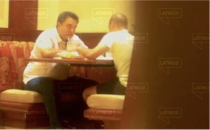 Loret revela videos de hermano de AMLO recibiendo paquetes con dinero