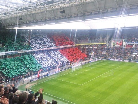 Guardado recibe homenaje del PSV