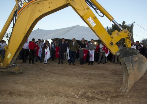 Coloca Calzada primera piedra