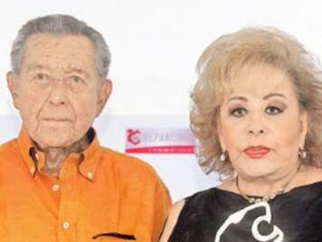 Pinal revelará secretos al que compre su libro