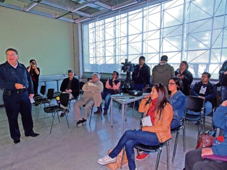 Enseñan protección civil a  periodistas