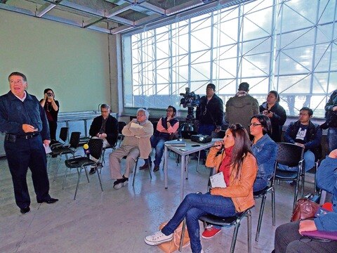 Enseñan protección civil a periodistas