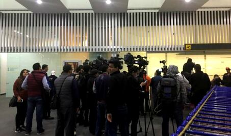 Peña Nieto se reúne en el AICM con migrantes deportados