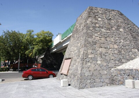 Posponen demolición de puente