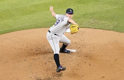 Se lucen De la Rosa y Estrada 