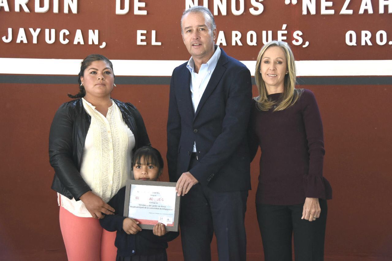 Jardín de Niños recibe arcotecho del DIF municipal