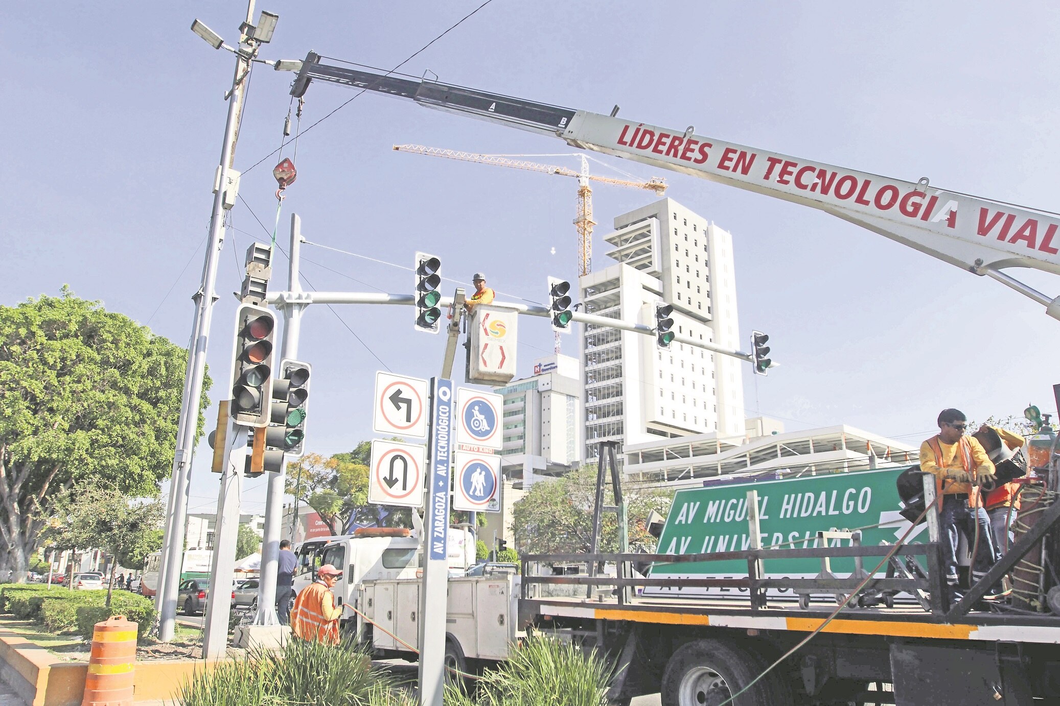 Sistema de nuevos semáforos funciona al 100%: Movilidad