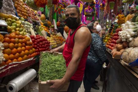 La Cruz, el mercado de Querétaro para surtir los ingredientes de la cena navideña 