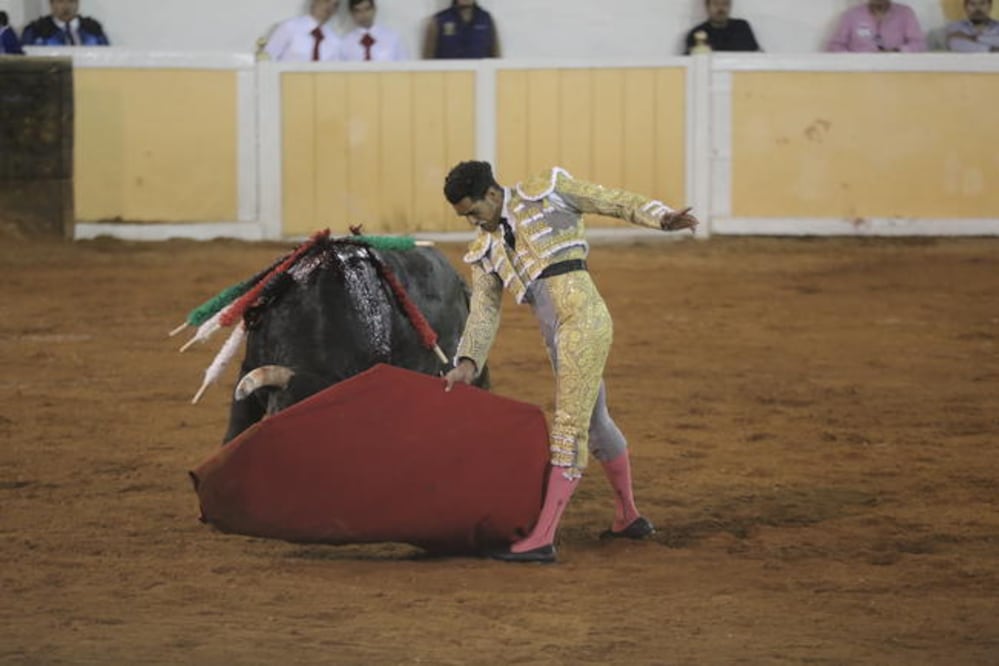 Ignacio Garibay cortó apéndices a “Piropo” y a “Soberano” (GONZALO IBÁÑEZ. EL UNIVERSAL)