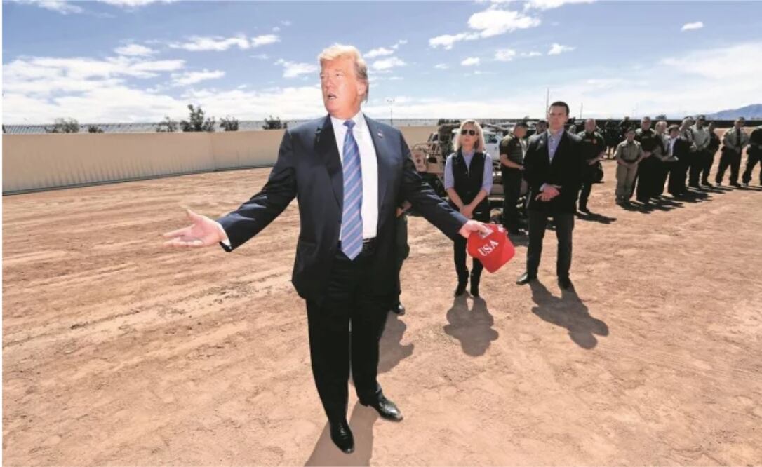 El presidente de Estados Unidos, Donald Trump, en una visita a la ciudad fronteriza de California en mayo de hace un año (Foto: Archivo / Reuters)