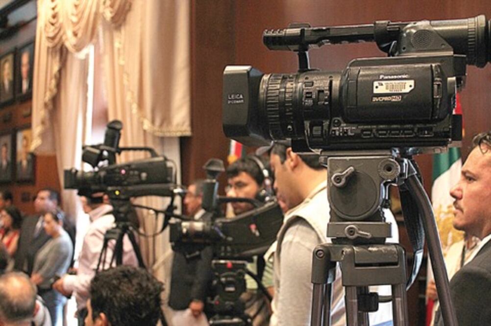 Presentan foro ley de periodistas 