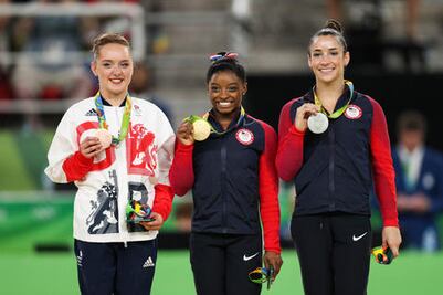 Simone Biles se va con otro oro