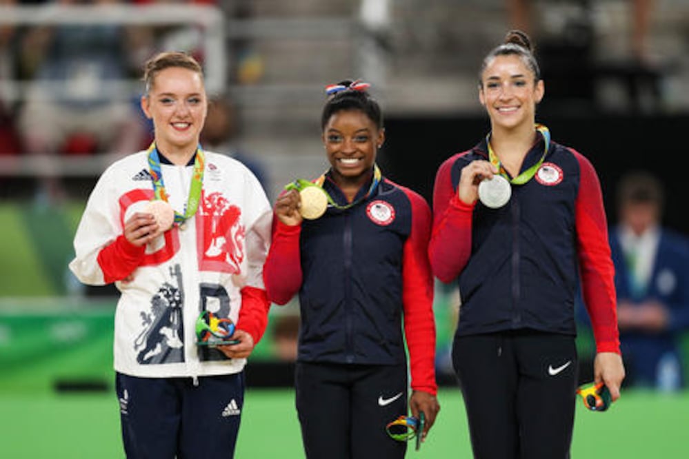 Simone Biles se va con otro oro