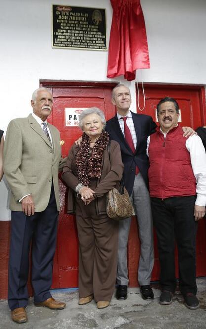 Honran a Zabludovsky en La México