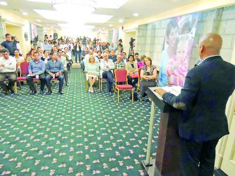 Entrega UAQ a Marcos Aguilar resultados de foros 