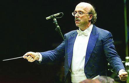 Vladimir Curiel tocará con la OFEQ 