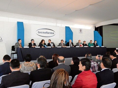 UTSJR pacta convenio con firma farmacéutica