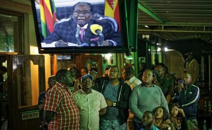 Presidente de Zimbabue se abstiene de renunciar en mensaje a la nación
