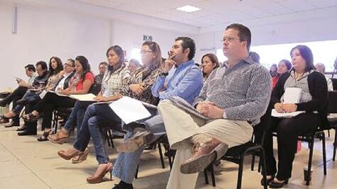 Compartirán lista de 700 contratistas 