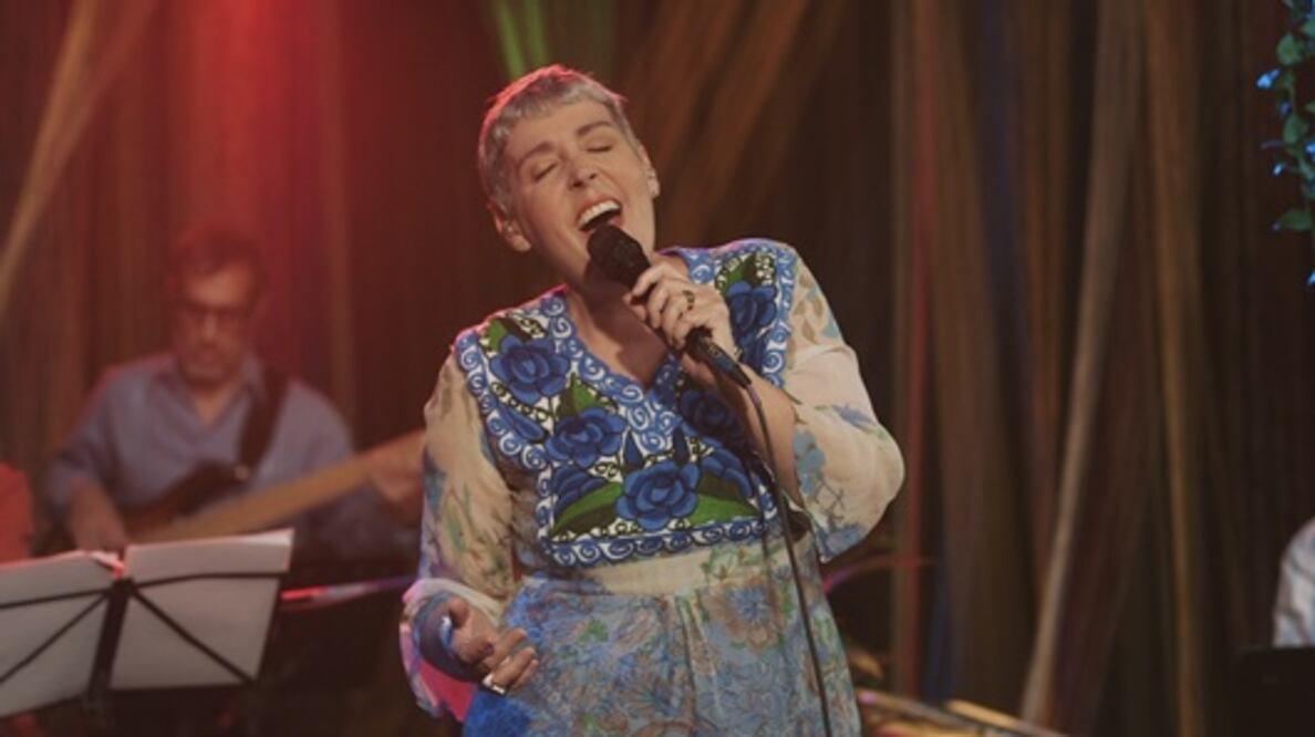 Carmina busca dar esperanza con su música