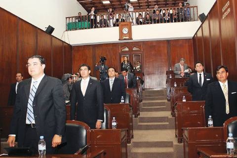 No pueden sancionar a diputados faltistas