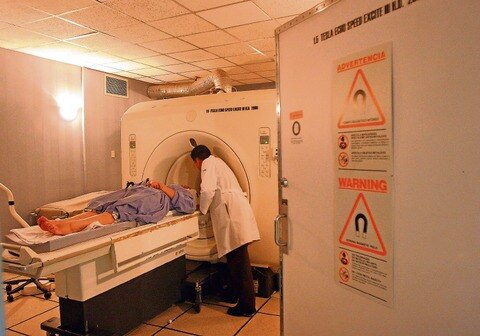 Resaltan utilidad de  resonancia magnética