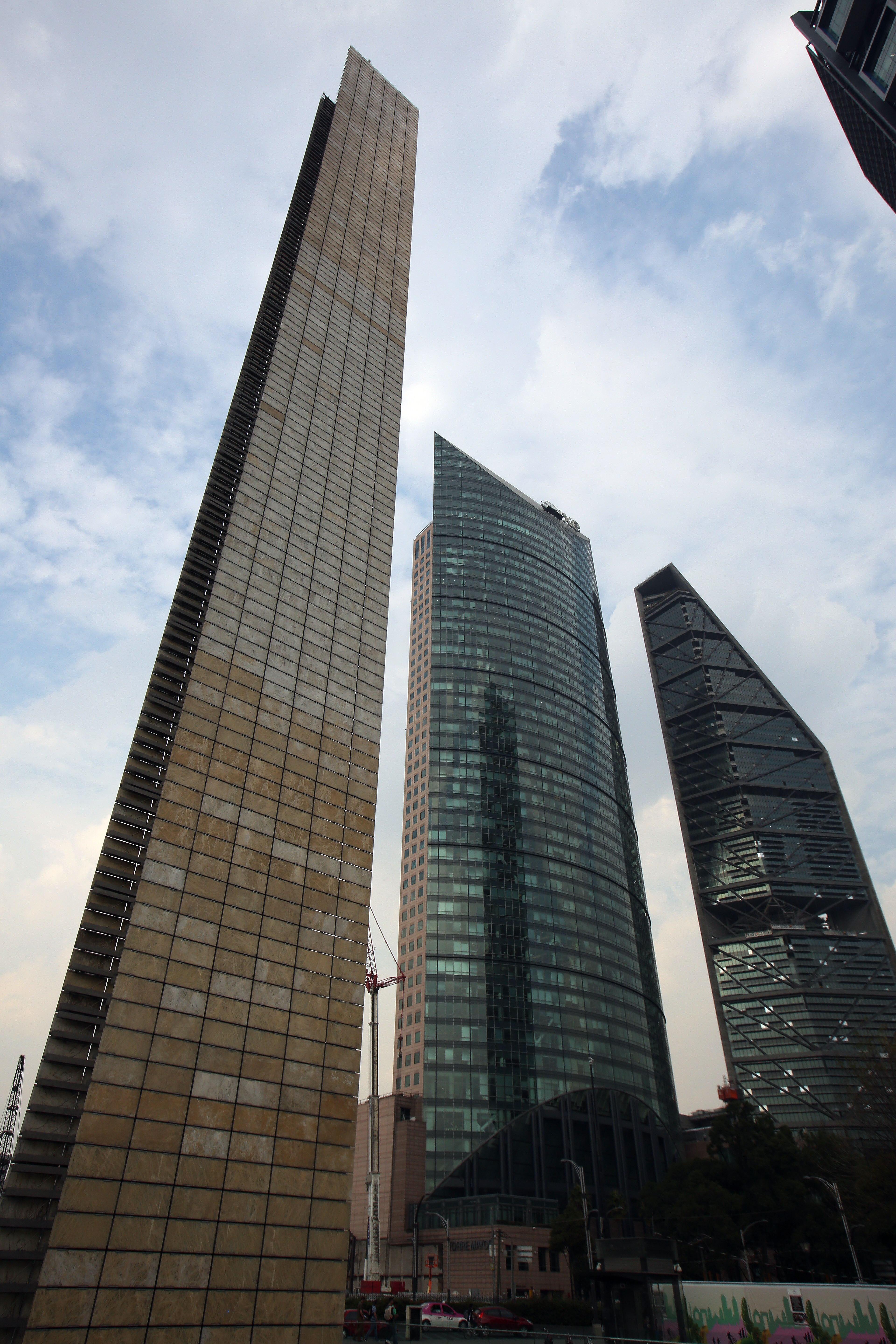 Gobierno, en conflicto legal por Estela de Luz