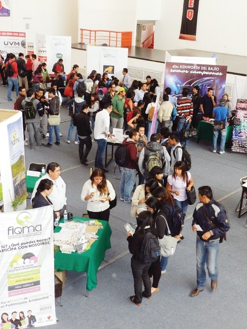 Llevan a cabo una feria del empleo