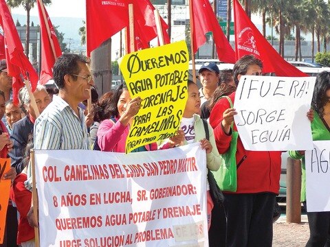 Demandan agua  y drenaje ante la CEA