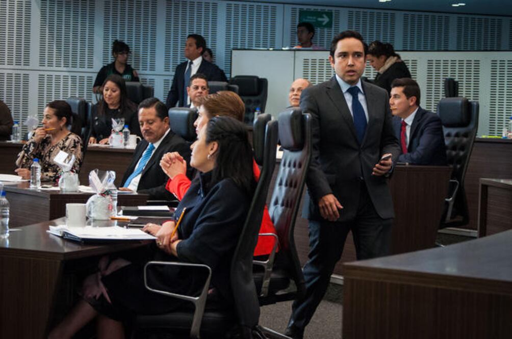 Votan a favor de reforma al artículo 142 de Ley Orgánica del Poder Legislativo, que toma en cuenta el voto ponderado (RICARDO LUGO. EL UNIVERSAL)