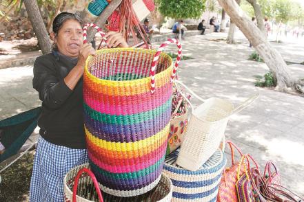 Artesanas guerrerenses y su largo viaje por la supervivencia 
