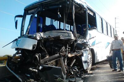 Trasladan a heridos a hospitales de Querétaro