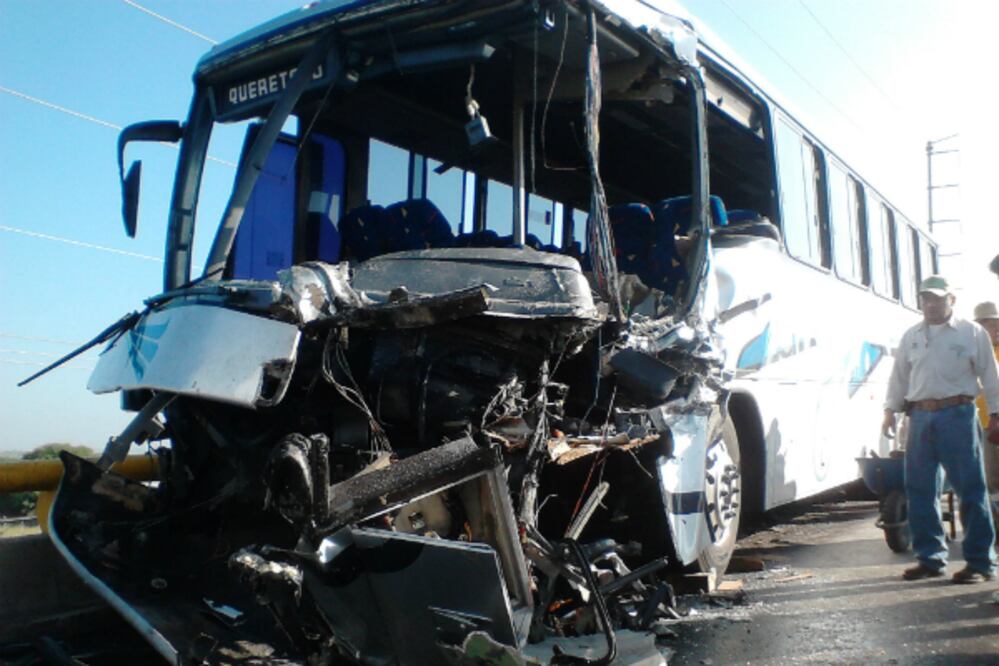 Trasladan a heridos a hospitales de Querétaro