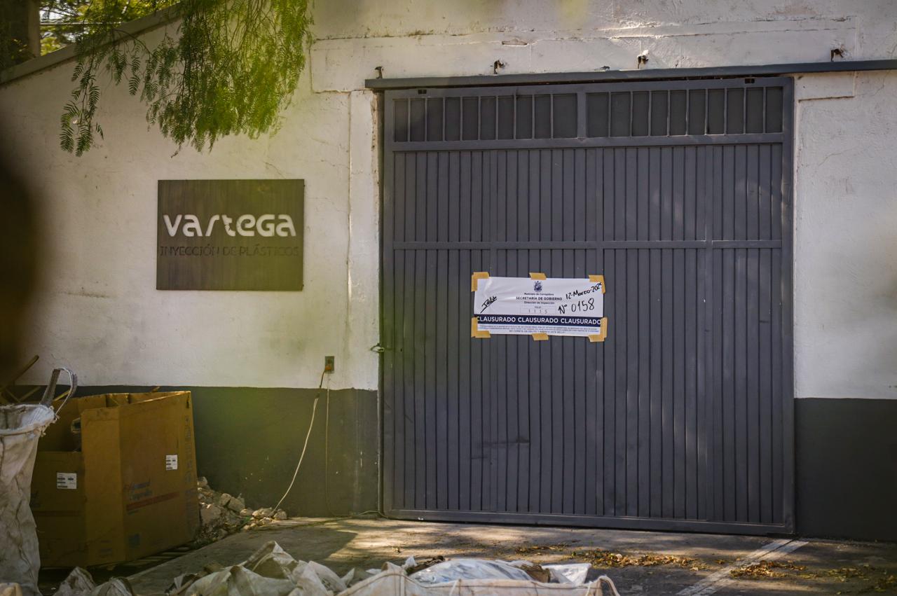 Clausuran empresa Vartega Plastics por contaminación ambiental