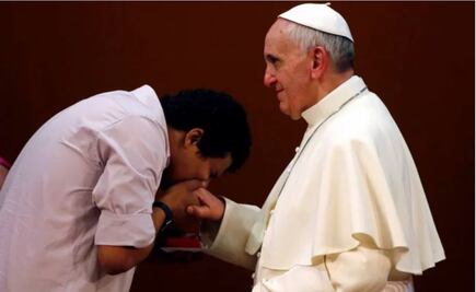 ¿Por qué el Papa no dejó que besaran su anillo?