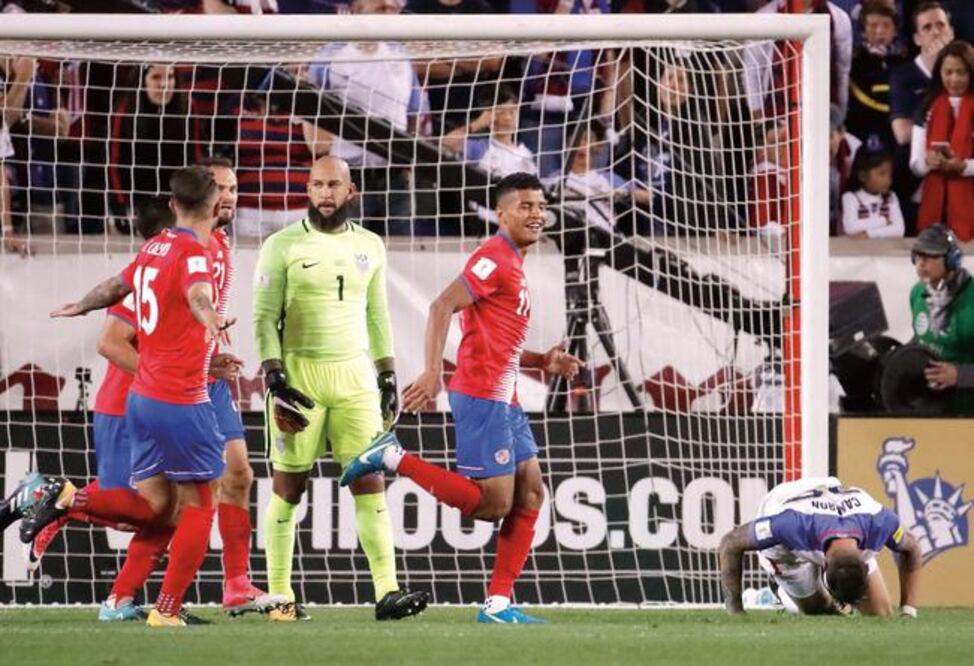 El portero Tim Howard fue clareado en un par de ocasiones por Ureña. (JULIO CORTEZ. AP)